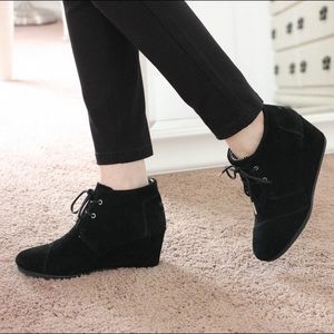 TOMS Desert Wedge Booties